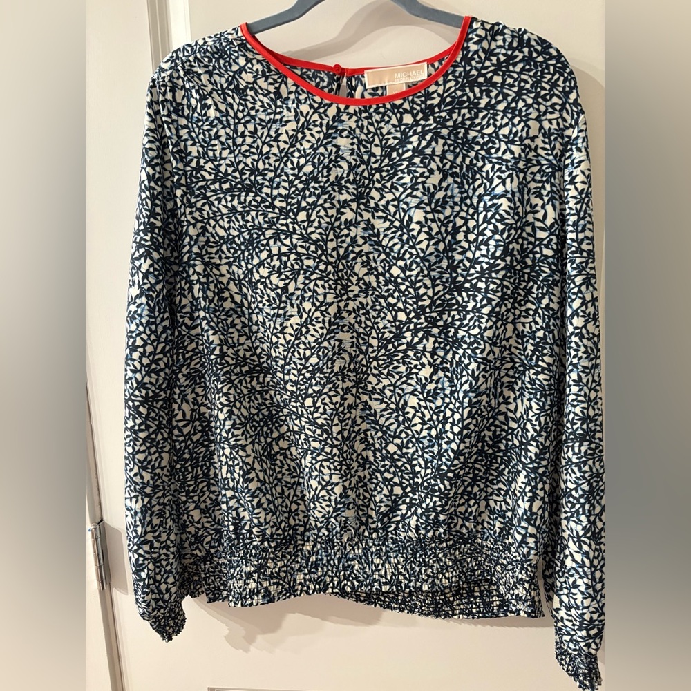 Women's Blue and White Patterned Top